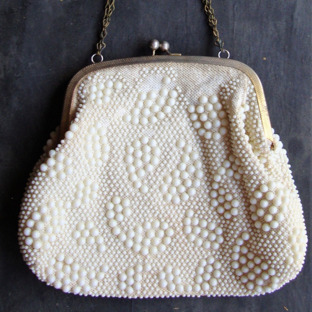 Vintage Ivory Beaded Chain Handle Elegant Little P